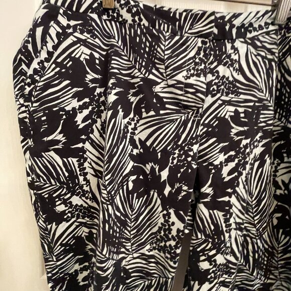 Lane Bryant Black & White Tropical Capri Pants size 20 - Picture 4 of 5